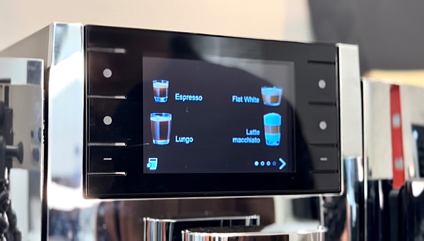 3.5-inch display and button layout on current‑generation E8