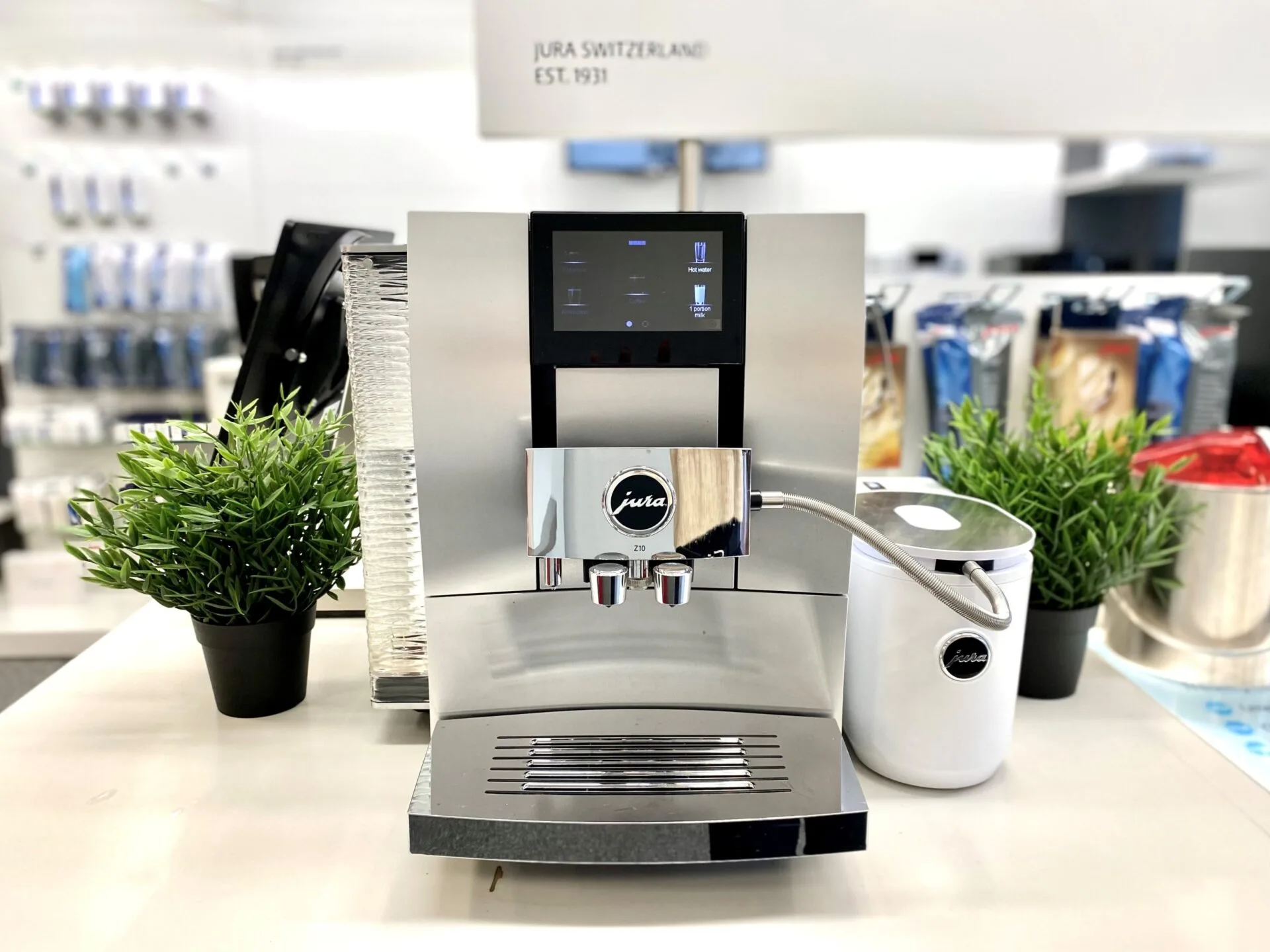 家電 Coffee Machine Why the JURA Z10 Espresso Machine Is the Ideal All‑Season Home