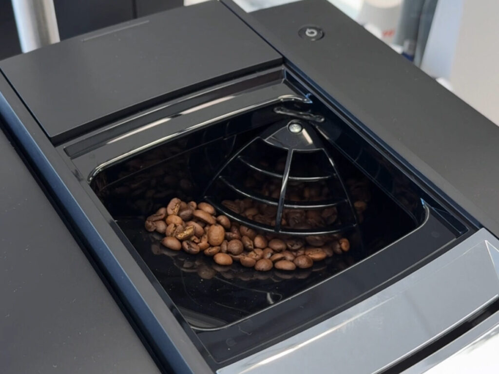 New JURA S8 automatic espresso machine with P.A.G.2 Grinder