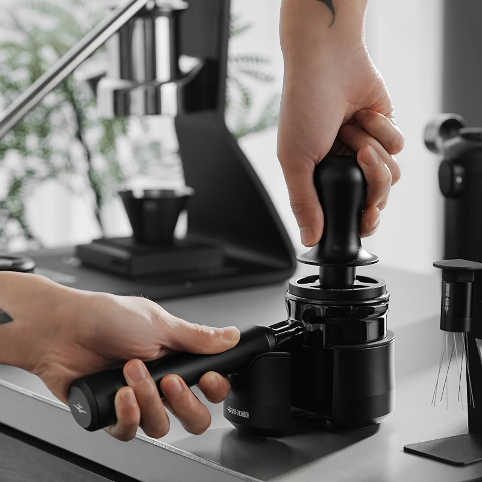 MHW-3BOMBER Astra Collection Constant Pressure Tamper 58 mm in use