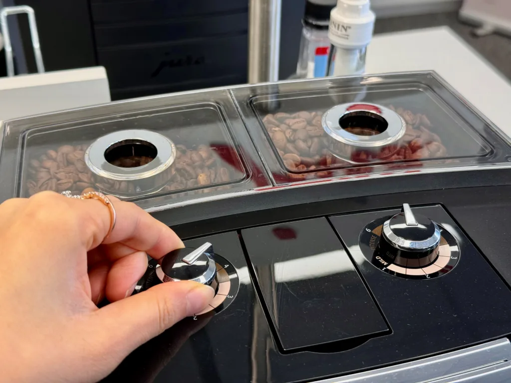 JURA J8 twin Aroma Control dials