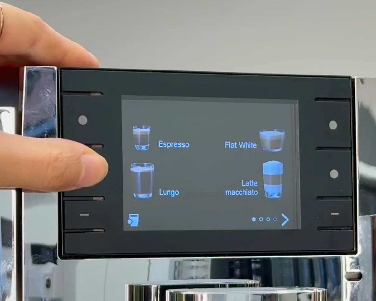 Making coffee at home at the touch of a button with the JURA E8